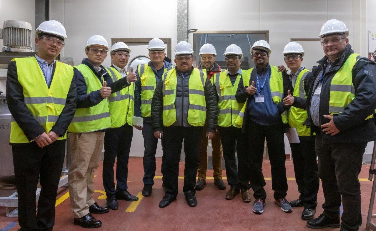 UPLOpenAgFR's tweet photo. Grand plaisir de recevoir des clients du monde entier (15 nationalités représentées) en ce début de semaine à #SaintMalo @arystafrance #goemar pour une visite de nos laboratoires et du site de production des #Biostimulants à base de #goactiv et #biocontrol à base de #Laminarine https://t.co/oJXNEgmPBs