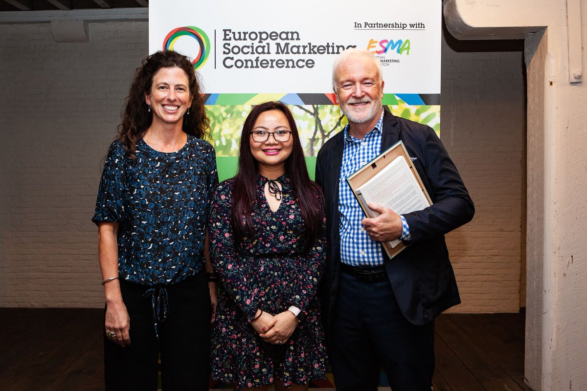 katnguyen29's tweet photo. One of the best things to do a PhD @OUGradSch is the opportunities to attend international conferences, networking with professionals in the field and won an award :) #Beststudentpaper #EuropeanSocialMarketingConference2018 #ESMA https://t.co/1fwPN8VCEe