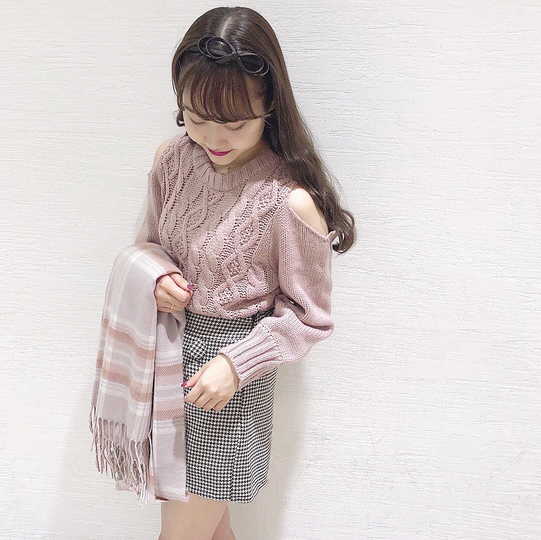 Evelyn Pa Twitter Evelyn 大阪店 チェックストール 今の時期にピッタリなストールは いかがでしょうか アウターに合わせても可愛いので オススメです 今ならアウター 1点で10 Offなので お得にgetできちゃいます この機会に是非ご来店