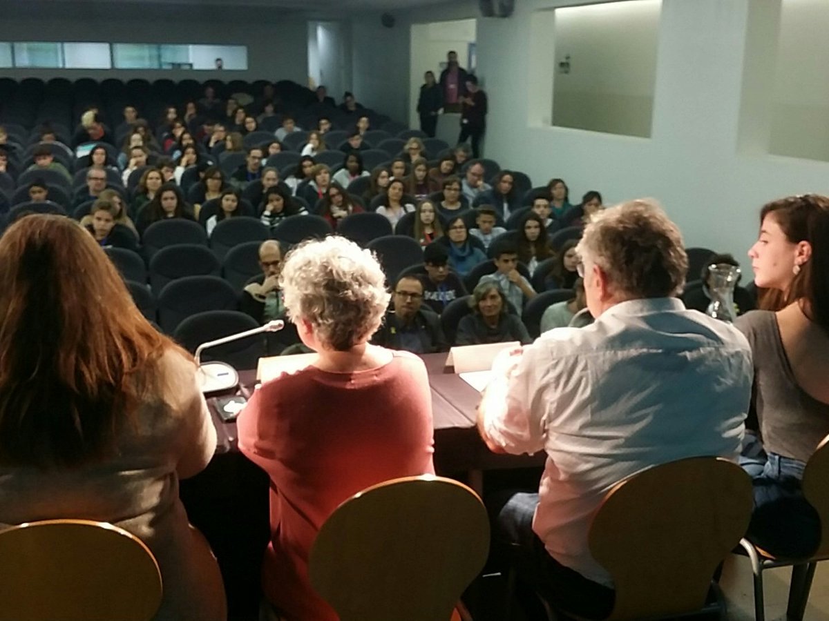 fundesplai's tweet photo. Treballar en xarxa per la sostenibilitat. El #ForumXESC #EscolesVerdes @EscolesXESC reuneix més de 150 alumnes de diferents instituts i municipis a @alberguebcn https://t.co/94YXOICOSJ