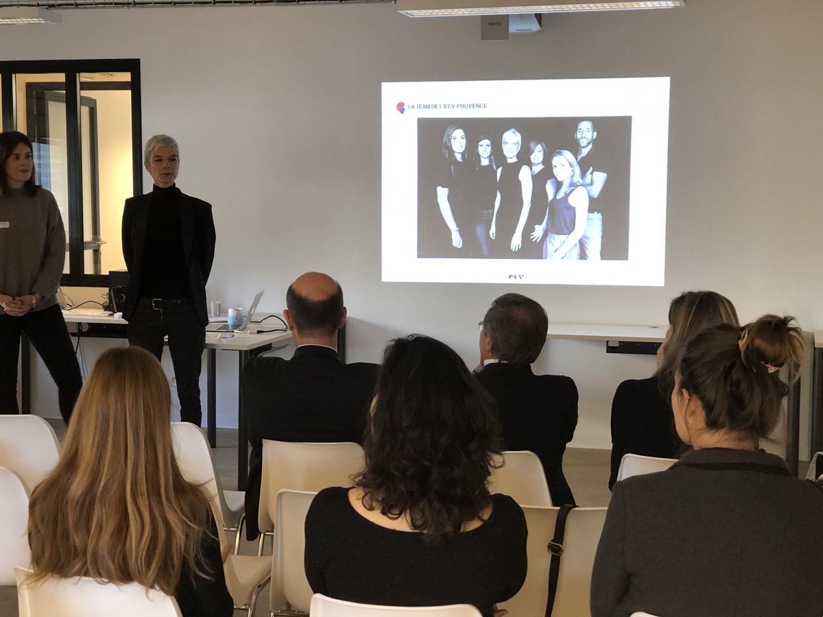 Nad_Alves's tweet photo. Meike Kraus, DG de l’#ecvaix présente l’école et ses équipes dans le cadre de l’inauguration du nouveau campus aixois et le lancement de @ecv_digital_aix #formation #digital #numerique https://t.co/tZW5YnSrpv