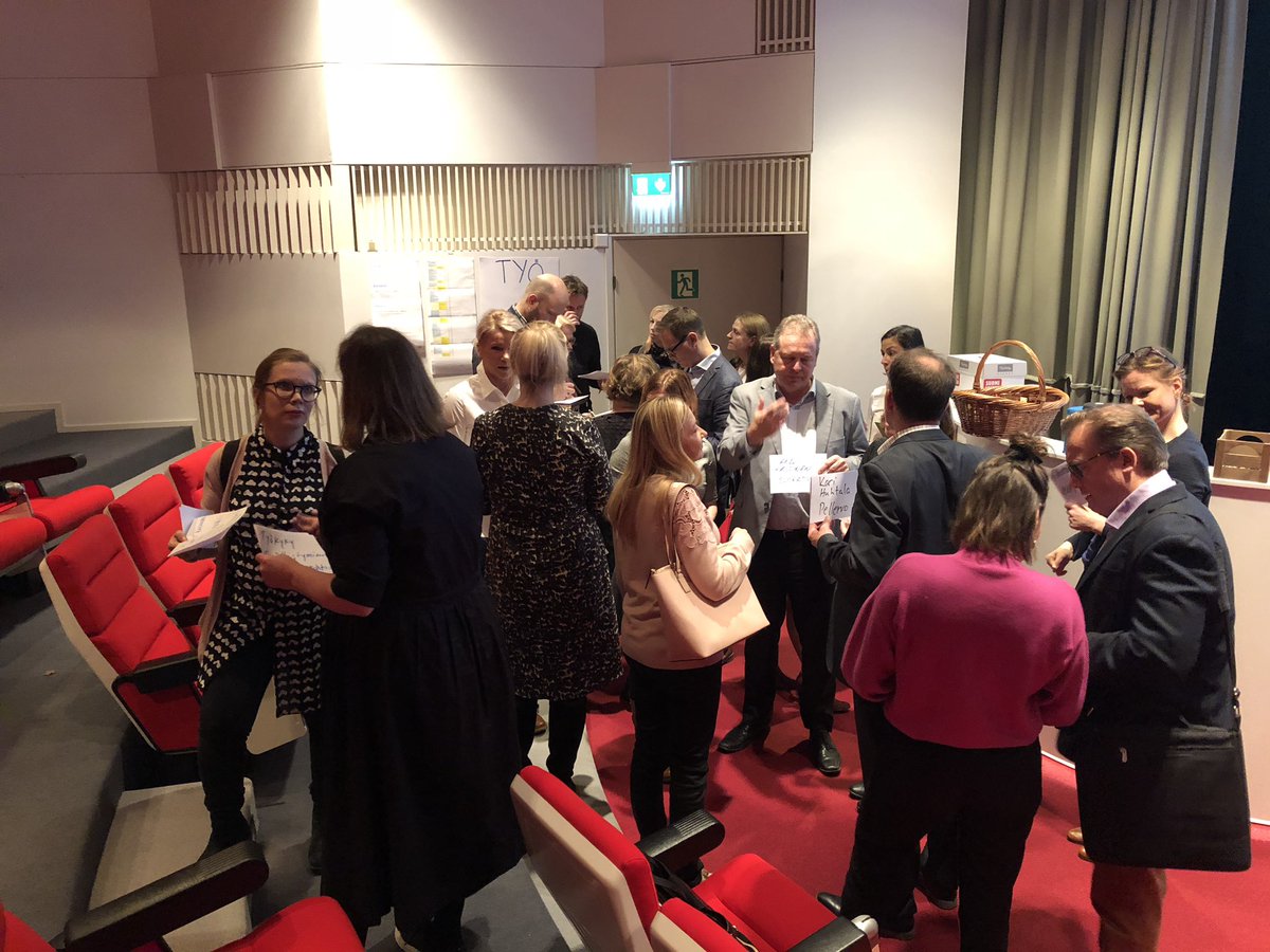 SuomiAreenan historian ensimmäinen Järjestäjämingle käynnissä. Eri järjestäjätahot etsivät täältä kumppaneita ensi kesän tilaisuuksiin 🎈🙌🤩# #suomiareena