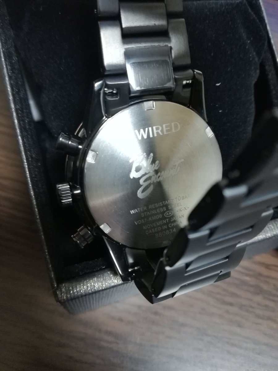 skibaka365's tweet photo. 届いた~~~~😆⌚
ブルエンから日々パワー貰います💪
#BlueEncount
#WIRED
#TOKYOSORA https://t.co/pfLWb6DmYD