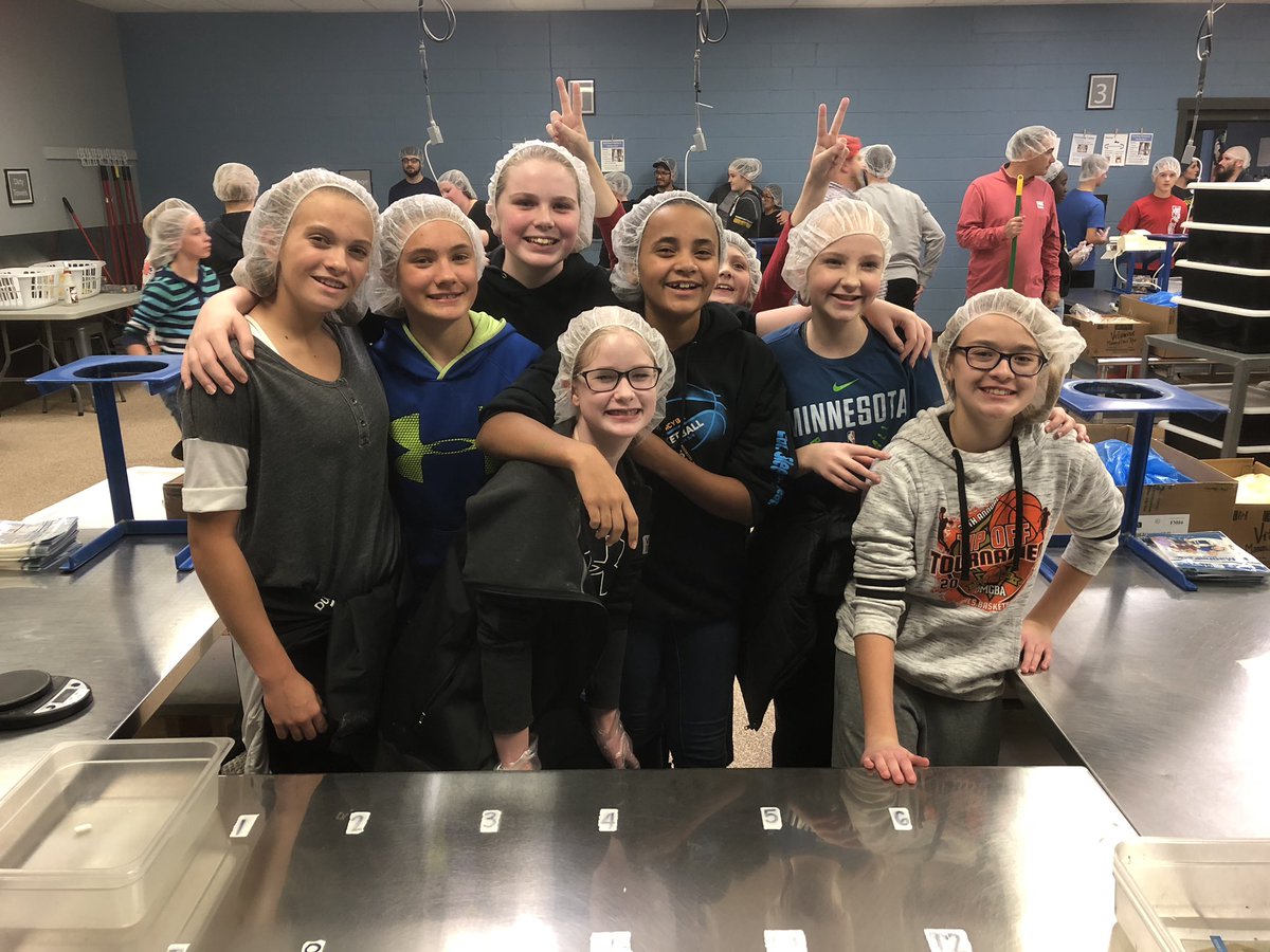 tsjo12's tweet photo. Team building night, not all was there, you were missed.  #SoMuchFun #TeamBuilding #fmsc @OMGBAHoops #G7.2 #MakingMeals #AlwaysSmiling https://t.co/ipTfx0K1Fr
