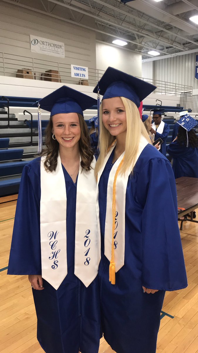 ideker's tweet image. Happy bday pretty girl 🎈🎉 hope you had the best day! lucky to have a friend like you 💗