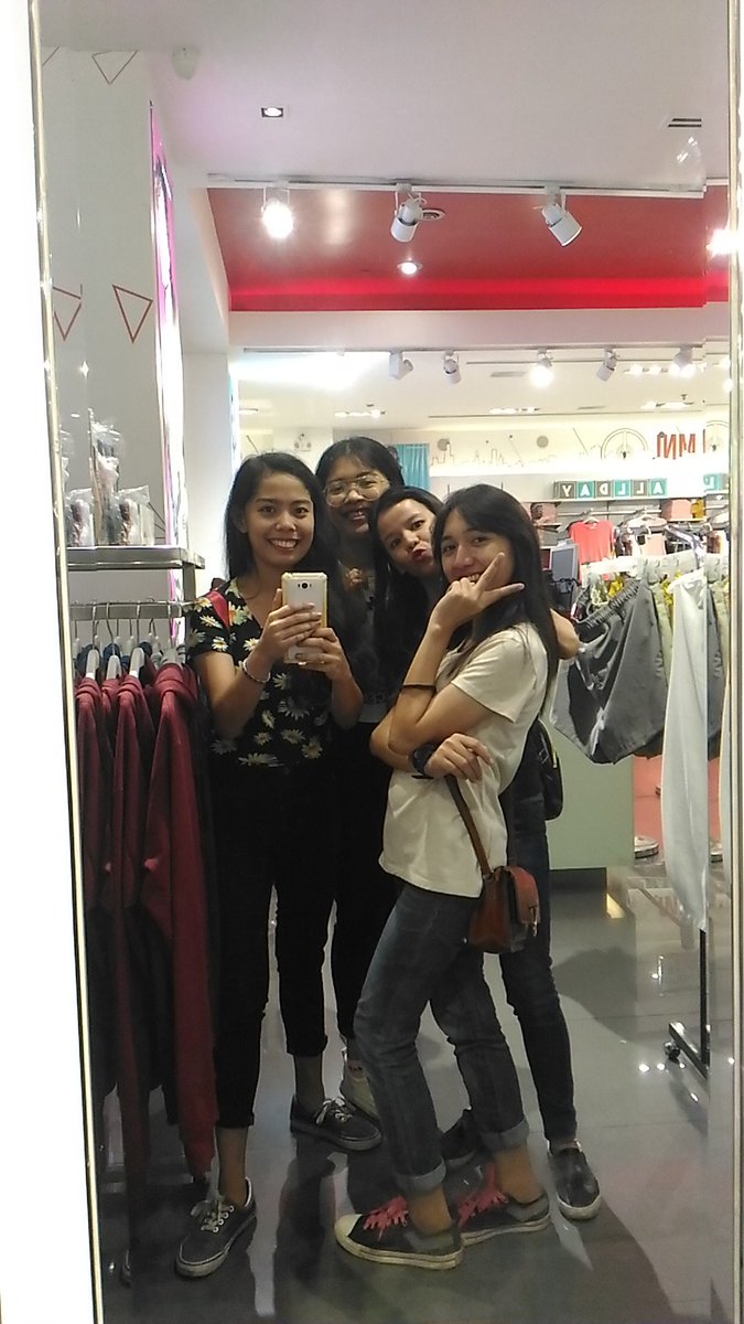 itsurgurlsummer's tweet image. "If at first you don't succeed, build a time machine."

My dates last Tuesday 😉 Time Freak's Premiere Night at SM Megamall ✨ #TimeFreak #TimeFreakNowShowing #TimeFreakPremiereNight

@asabfb @SophieT @Timefreakmovie