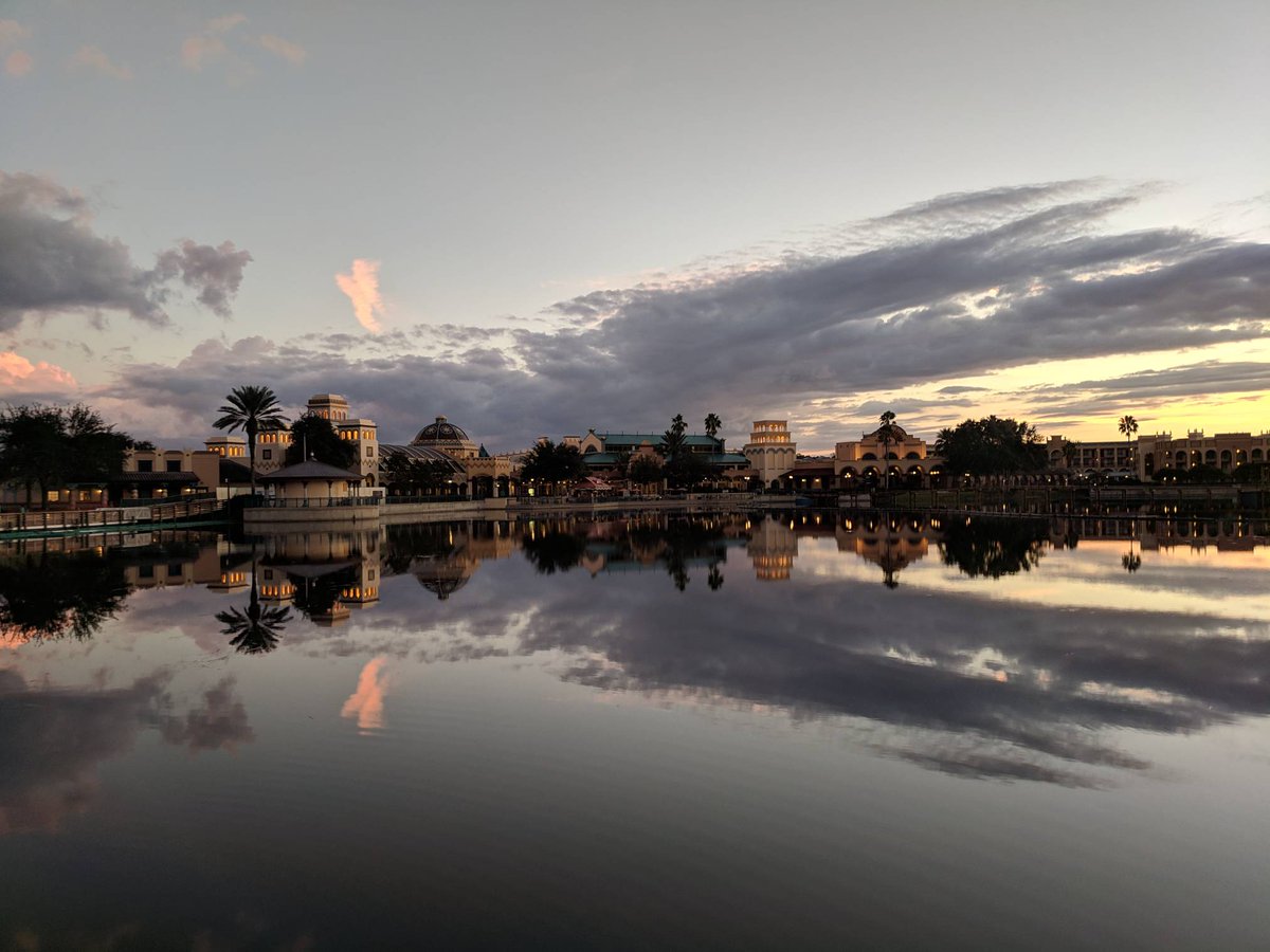 MousePlanning's tweet image. Disney's Coronado Springs Resort! 

#DisneyWorld #DisneyResorts #Disney #sunset