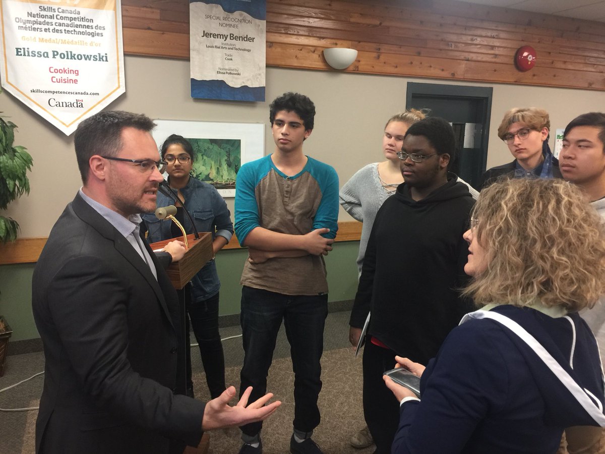 AnoMagnifico's tweet photo. #CAPSlrsd #CAPS2018 @ArtsTechCentre #careersymposium Many thanks to 24 colleges & universities 35 business professionals @YESManitoba @louis_riel_sd teachers and student volunteers @wpcLRSD @nmcLRSD @jhbLRSD OVER 600 parents & students attended #careerconversations #careerdev https://t.co/8Vykw3pMGn