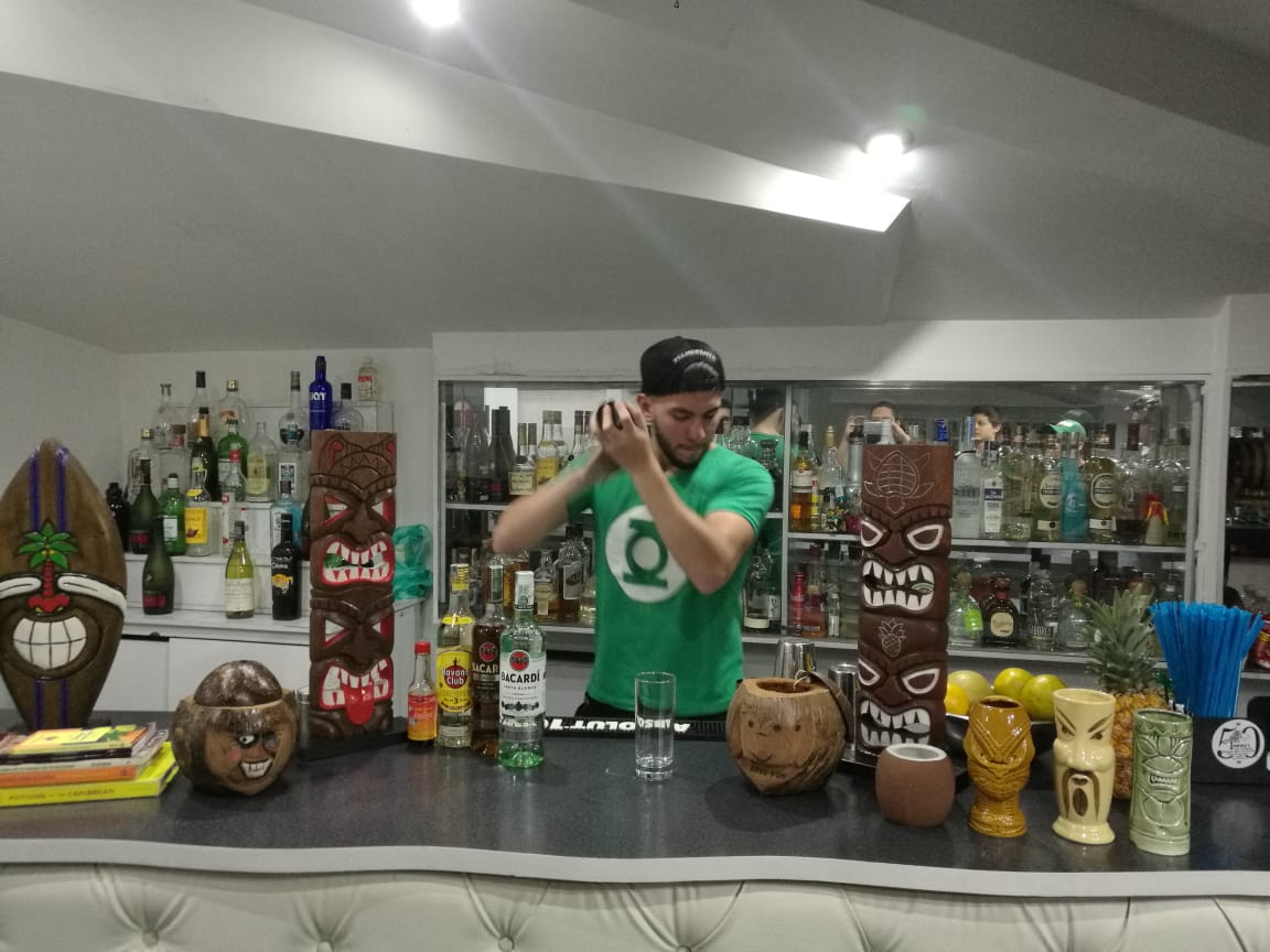majestic_996's tweet photo. A veces vuelves al lugar donde fuiste feliz @FlairBartender coctelería Tiki 😏🍹🌴🍍 https://t.co/MROU3W9ON4