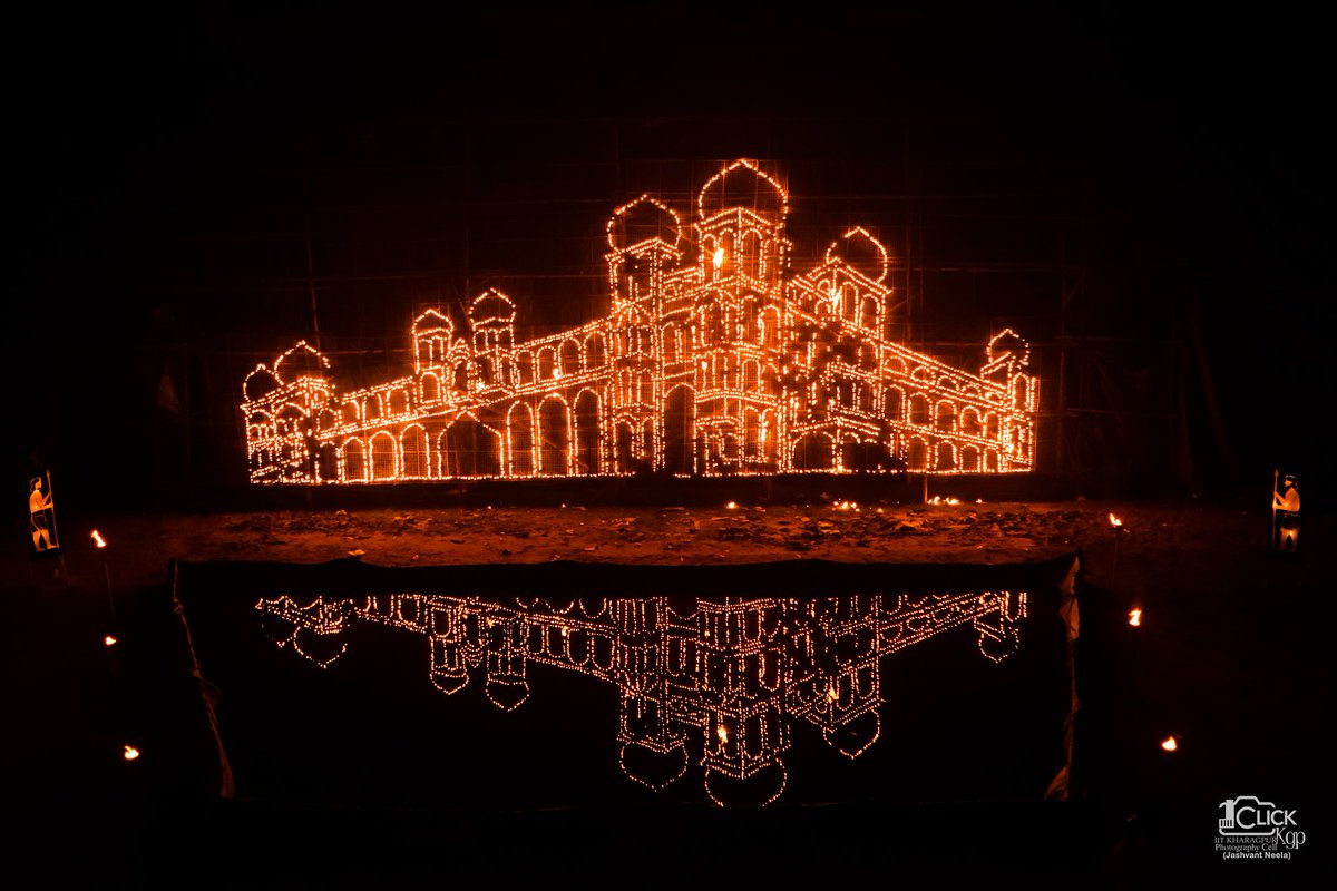 IITKgp's tweet photo. The unique #green #Diwali @IITKgp 
Students use thousands of earthen Diyaas and colours illuminating canvases with stories from India
@HRDMinistry @PMOIndia @rashtrapatibhvn @IndiaDST @indianscinews @VigyanPrasar @MEAIndia @moesgoi @moefcc https://t.co/ghnj338kBu