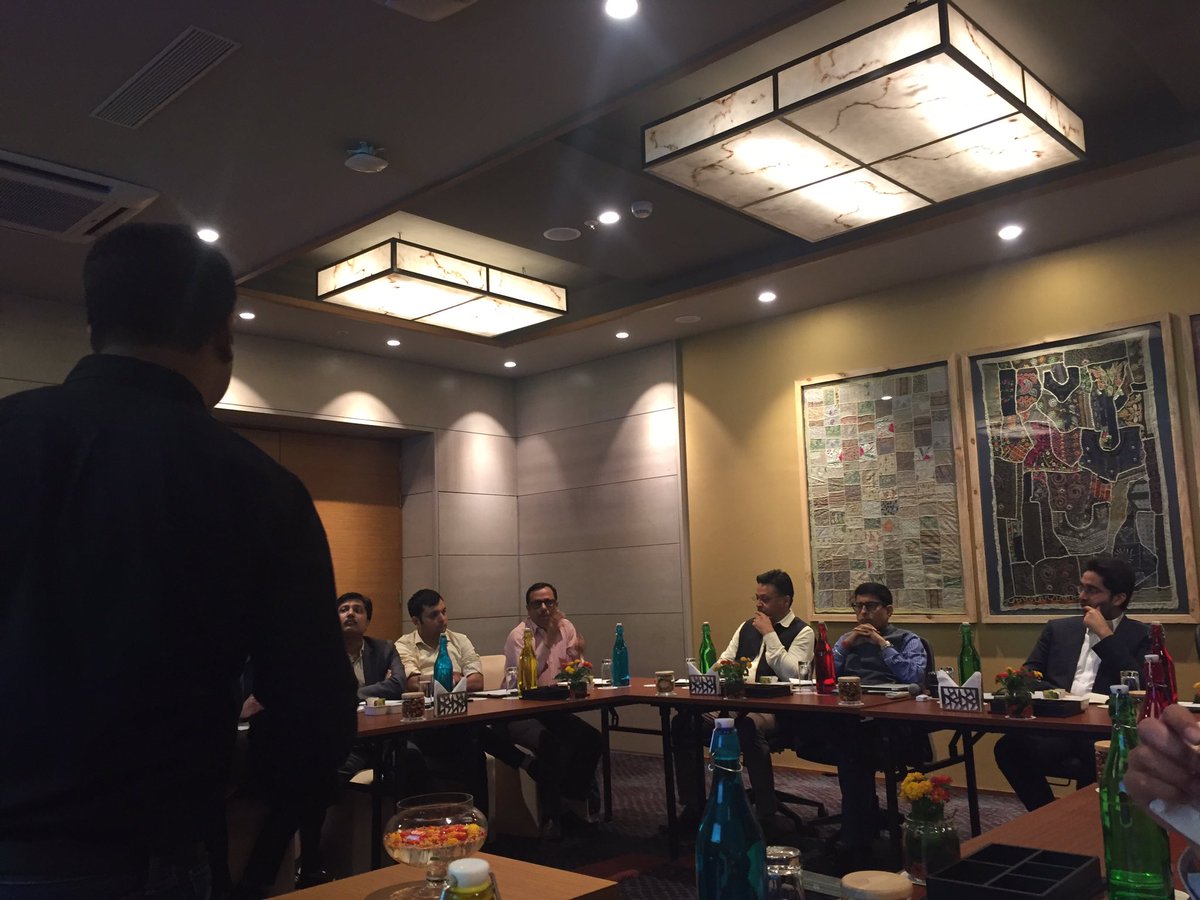 swarnendu_d's tweet photo. Discussion on “What is Marketing?” #dmu #DigitalMarketing #techshu @AjiTechShu @UttamDigital #ambujaneotia https://t.co/ohhB8amK6a
