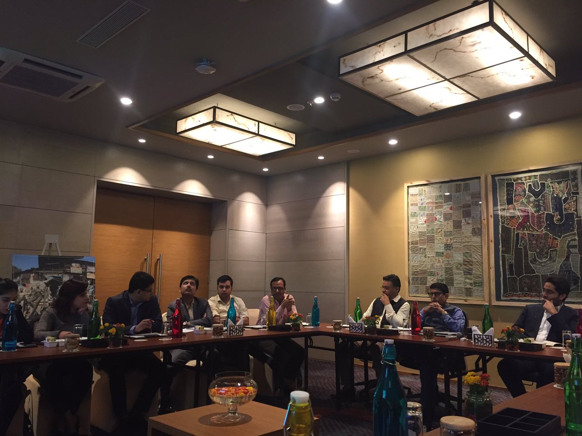 swarnendu_d's tweet photo. Discussion on “What is Marketing?” #dmu #DigitalMarketing #techshu @AjiTechShu @UttamDigital #ambujaneotia https://t.co/ohhB8amK6a