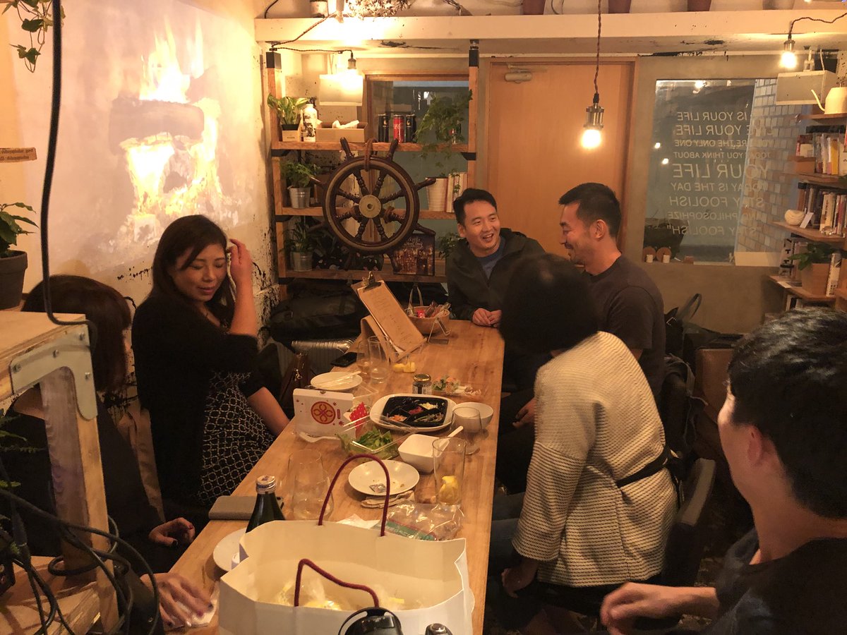 TETSU_LAW's tweet photo. 映像配信スタジオ兼スナック
映像の放映テストを見て、少しずつあれはどこ?とザワザワし始め一度来たかったという人が増加! 嬉!夜コワーキングスナックOK!スナックしたい方! 映像番組持ちたい方是非!#渋谷バー #映像配信スタジオ兼スナック #スナック #plusbar #shibuyaplusbar #ルイーダの酒場 https://t.co/Nh7OD28qb7