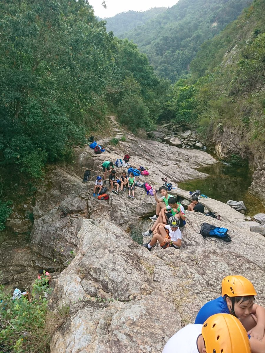 ICHK_edu's tweet photo. Year 8 students canyoning in the spectacular stream systems near our school. Building confidence and resilience. #ICHKOutdoorlearning https://t.co/4zDnebvN64