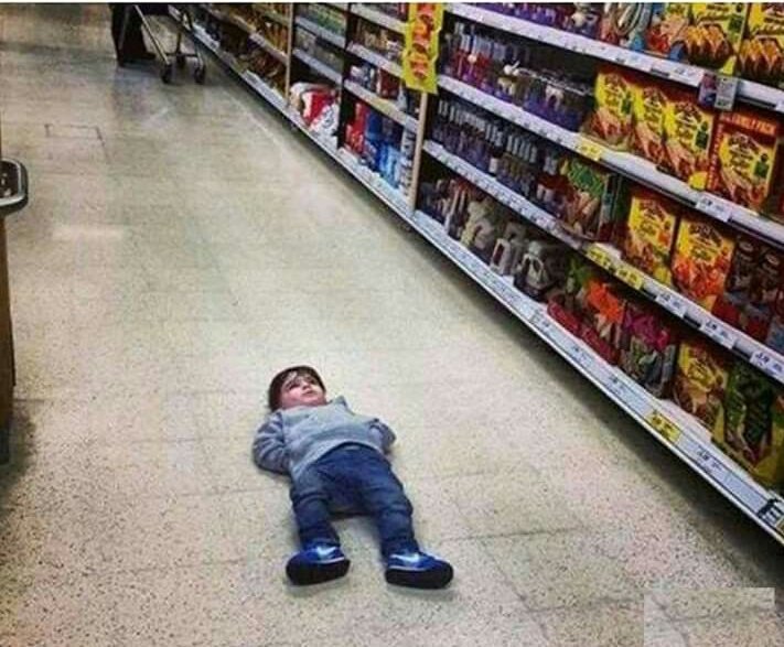 itsusamakhan_'s tweet photo. Me : i want that 
Mom:No
Me:...👇👇... https://t.co/c6g4UbMvX6