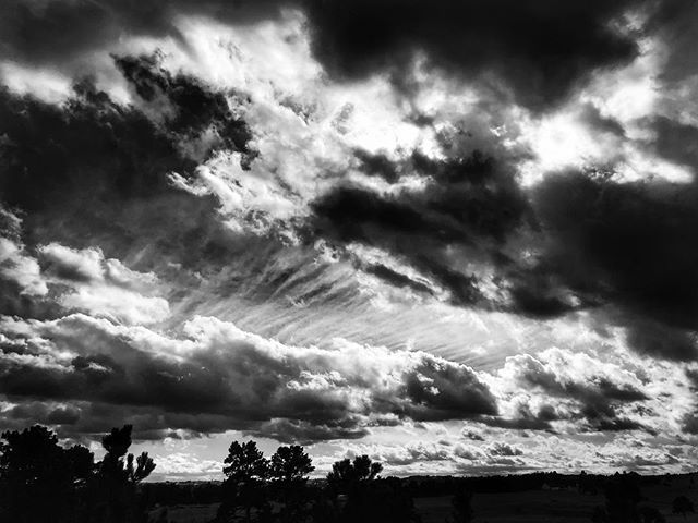 bongofury's tweet photo. Cloudporn redux, The #Clubhouse
#blackandwhite #nature #sky #skyscape #skyporn #clouds #cloudporn #snapseed #hdr #lofi #icviews https://t.co/RL8prgMkdI https://t.co/27I1uJtbY4