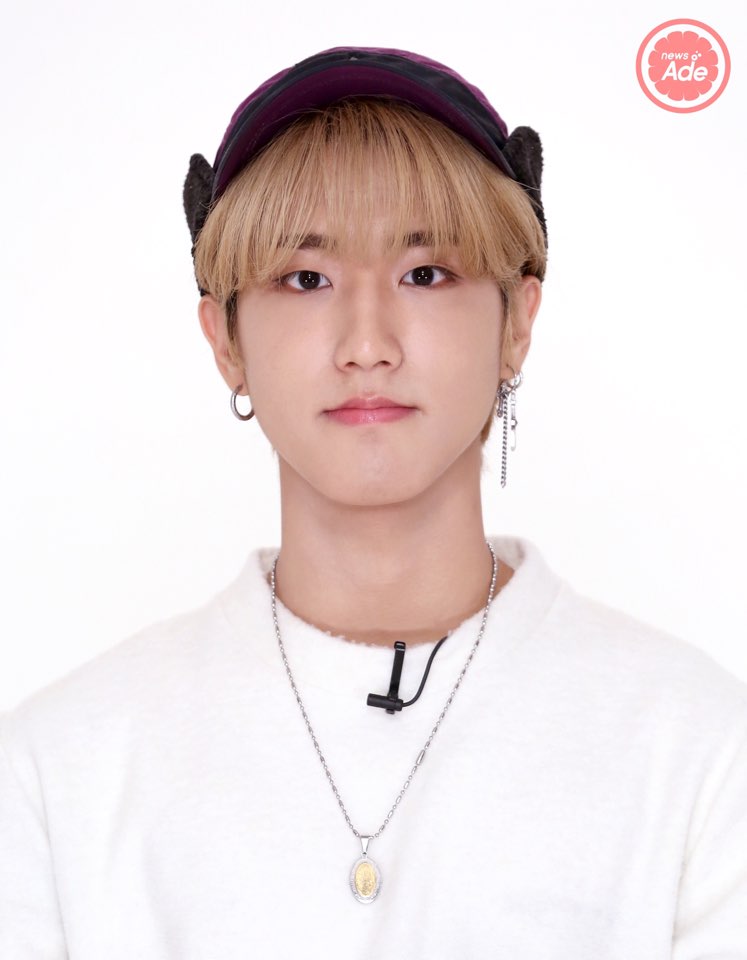 news_ade's tweet photo. 사랑스러운 #스트레이키즈 증명사진 보시죠!🥰

▷ 톡 쏘는 뉴스 @news_ade https://t.co/XjFYHLYOz9