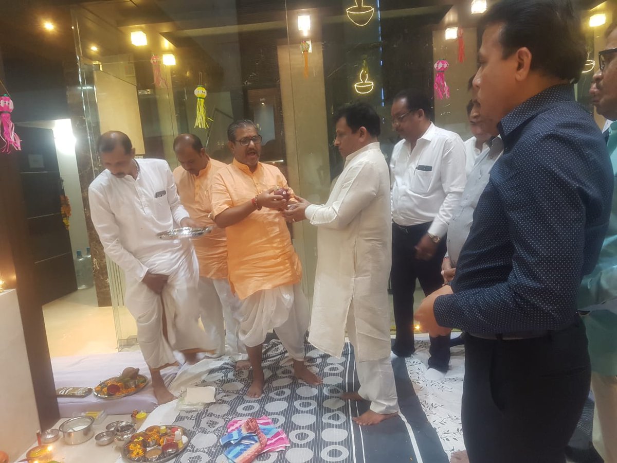 RegencyAnantam's tweet photo. Glimpses of Diwali Pooja held at Regency Group head office.

#RegencyGroup #Happydiwali #Happynewyear https://t.co/7JTbWp5VKQ