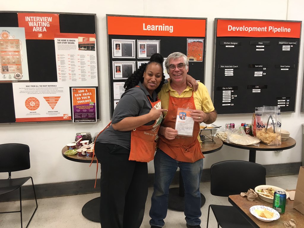 Freight Appreciation day at 2720, DSs unloading the truck while the D38 crew enjoys some Nachos and Tacos! Thanks for all you guys do day in, day out. @DavidMann2720 <a href="/Schmidt7Adam/">Adam</a> <a href="/JoanCarlton3/">Joan Carlton</a> @HDcoble <a href="/gilbert_alvina/">Alvina G</a> <a href="/beck_missy/">Missy Beck</a> <a href="/bobsaniga/">Bob Saniga</a>