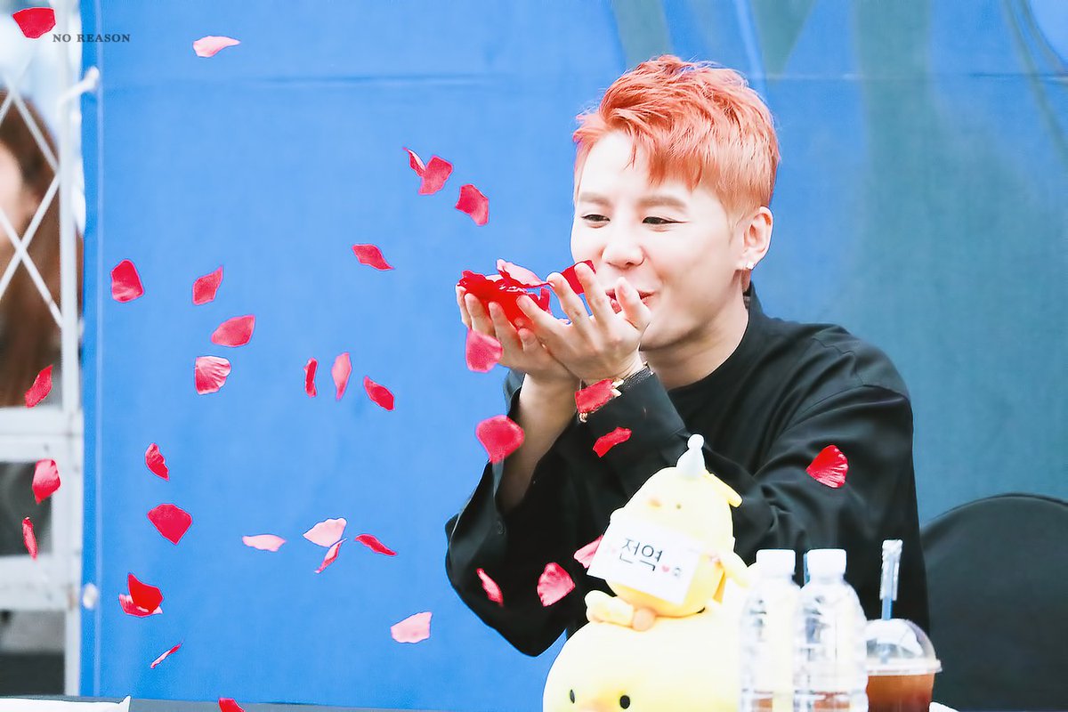 XIAkiss's tweet photo. 181107 Too beautiful❤
(cr noreason1215)
#XIA #JUNSU #ジュンス #WelcomeBackXIA https://t.co/zOrUvCu2fe