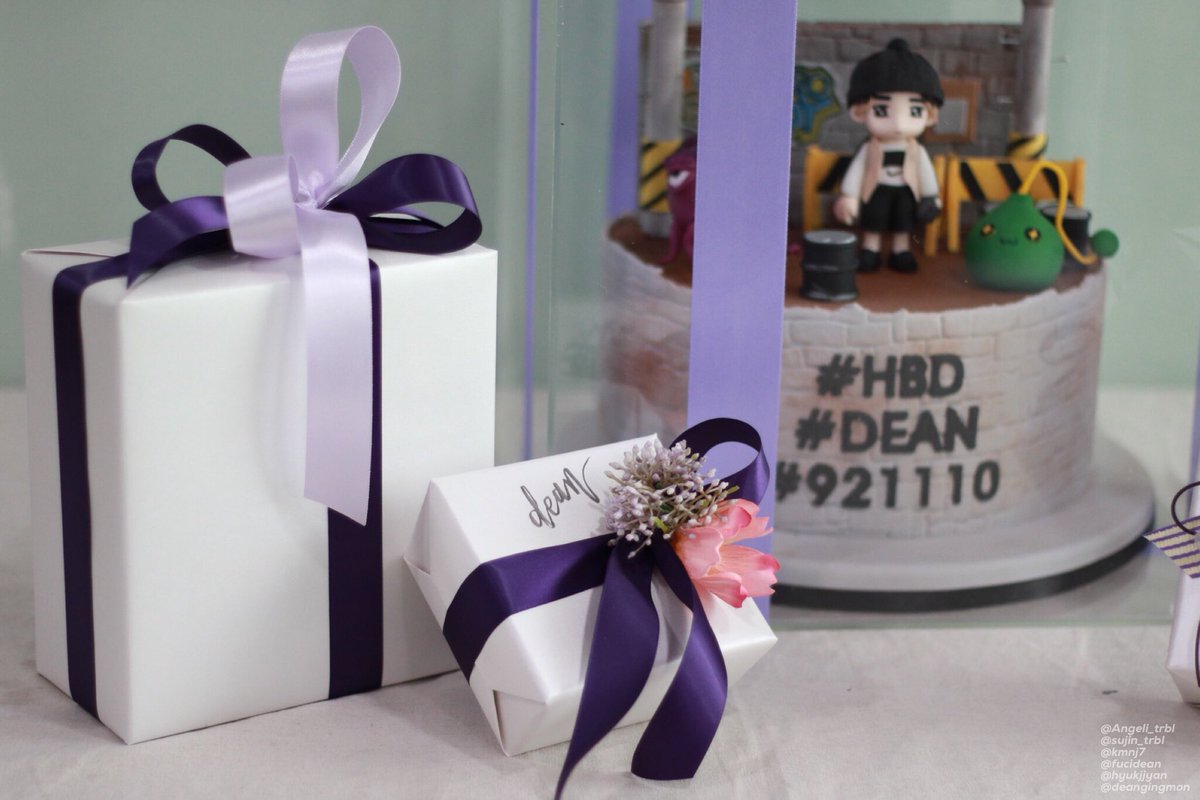 선물 하나가 빠져서 아쉽지만, 
잘 전달하고 와서 뿌듯 😁
미리 생일 축하해 혁아 💝
오늘 신곡도 나오고 기분 좋당 
#DEAN #딘 #생일선물