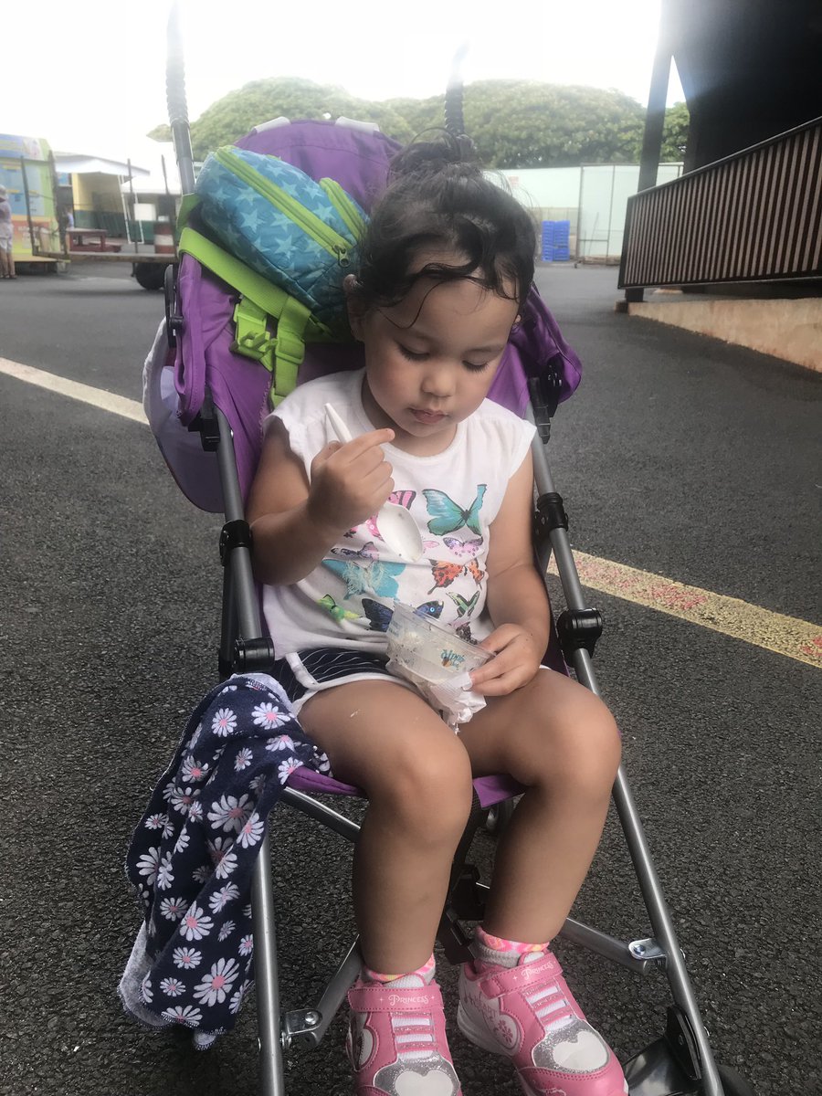 tmbtj14's tweet photo. My niece out here getting TAN in hawaii‼️😍 love it!! Looking more & more like her daddy. 😘 #missinghersomuch‼️ https://t.co/zYZYxQ9ucf