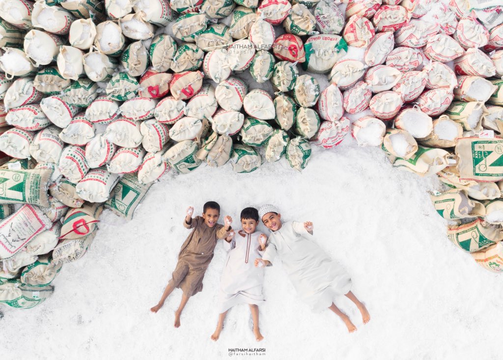 FarsiHaitham's tweet photo. " الذهب الأبيض "

تصويري لعملية انتاج الملح الطبيعي في منطقة خور الملح بولاية قريات و التي يحرص اهالي الولاية على الاهتمام بهذي الصنعة و التي ورثوها من مئات السنين.

#سلطنة_عمان https://t.co/8tm2mtFfIs