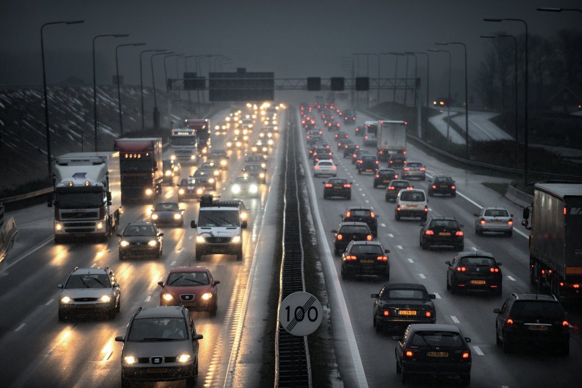 statistiekcbs's tweet photo. Meeste kilometers ooit gereden met Nederlandse voertuigen: 147,6 miljard kilometer in 2017. Lees er meer over in het nieuwsbericht: https://t.co/zbj4BfOvCB of in de jaarmonitor wegvoertuigen: https://t.co/IXDcH2pvv4 https://t.co/NVAooQxoYy