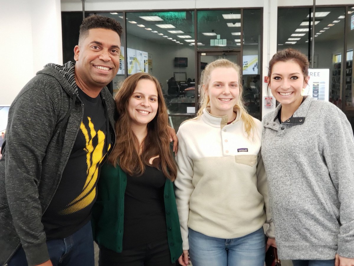 TMobileTX's tweet photo. #Love it when the #team gets the #Recognition that they deserve @CSource_Tweets @joubert_x @SprintCentral @erinkorski #SprintSalutesVeterans #PerksForWhereYouWork #sprintworks https://t.co/GUKyZKjyGC