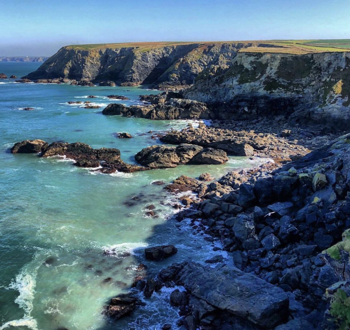 For us, it’s one of the most beautifully stunning walks that you can do in Cornwall! Where else can you walk for miles upon miles (630 to be exact!) and take in the stunning views 🌊☀️that Cornwall has to offer!? 📸 by @Carbisbayhotel #GetMeToCornwall #CarbisBay #Cornwall