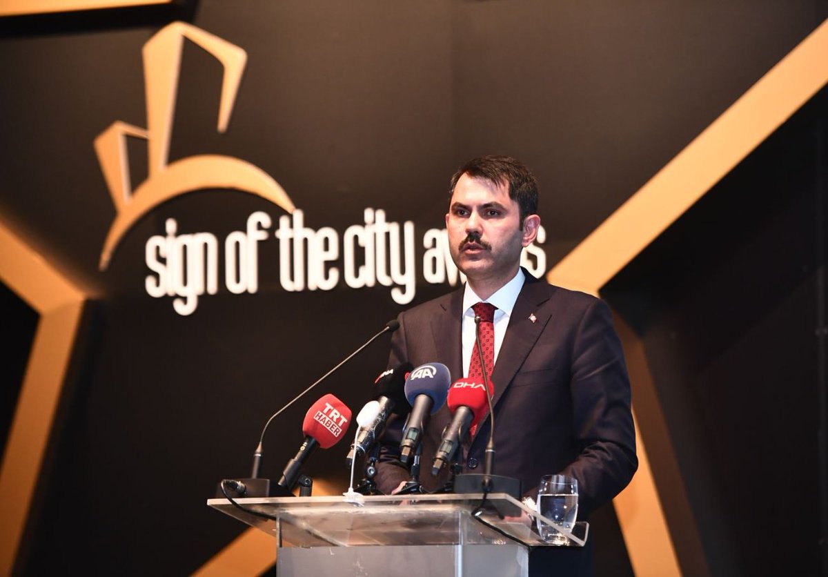 hepsiemlakcom's tweet photo. 🏘️ Kaçak yapıların oluşmasına ve şehirlerin siluetinin bozulmasına izin verilmeyecek.
Detaylar: https://t.co/rguNxm5ld5
#kacakyapi #signofthecityawards #muratkurum #hurriyetemlak https://t.co/hHP5Hlb0iQ