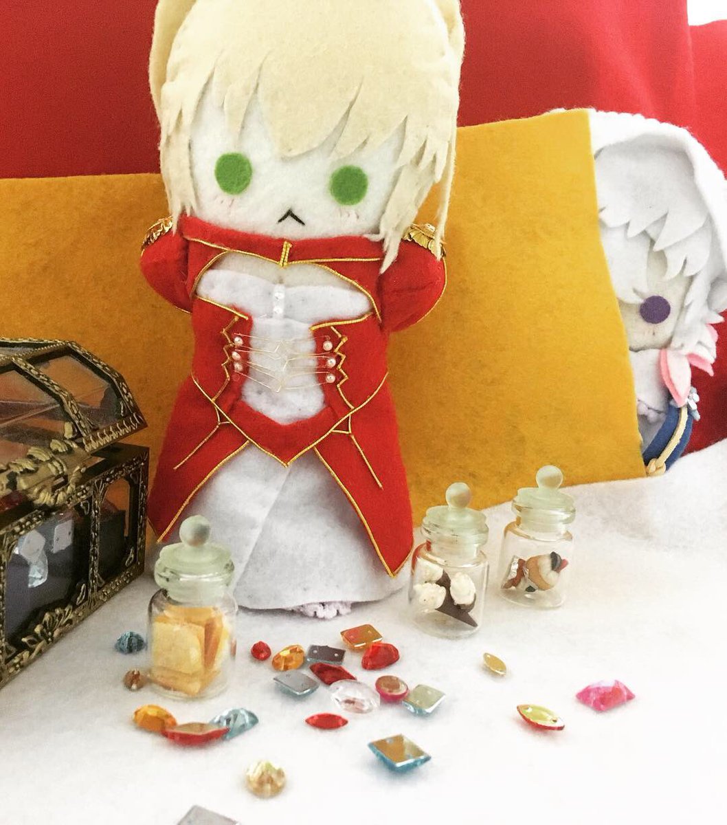 chocolater7k's tweet photo. 做了一個小紅帽！（並不是
終於有時間外拍一拍🤣
被放置play很久的某saber🙈
 #尼祿 #尼祿克勞狄烏斯 #fgo #fategrandorder #手作 #不織布 #背影 #紅saber #暴君尼祿 #saber #nero #neroclaudius #fate #fategrandorder  #handmade #doll #ぬいぐるみ #手作り #ネロクラウディウス #赤セイバー #赤王 https://t.co/QhOArRH2XV