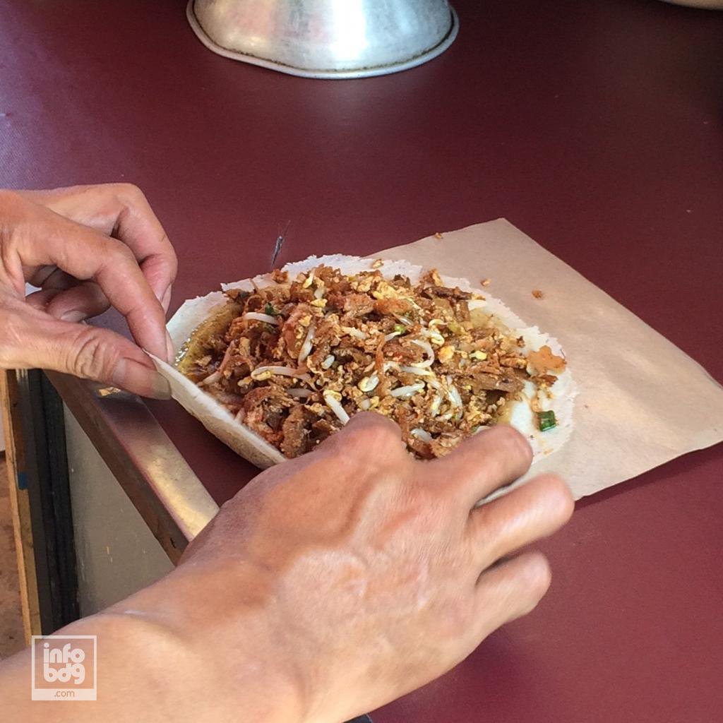 infobdg's tweet photo. Taruwit paling suka yang mana nih kalo jajan sore-sore? 

Matabak mini = Retweet
Lumpia Basah = Like

kalo mimin sih vote lumpia :) https://t.co/nfcDo5PBiS