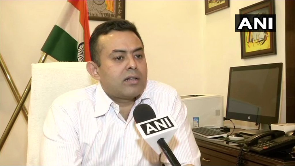 ANI's tweet photo. 72 FIRs were registered under Explosives Act and 75 people were arrested. 1705 kg of non-green, non-certified firecrackers were recovered. SC had allotted 8 pm-10 pm as the time to burst crackers, 562 FIRs were registered for violation of SC order, 323 people arrested: Delhi DCP https://t.co/GrQyQZRdgg