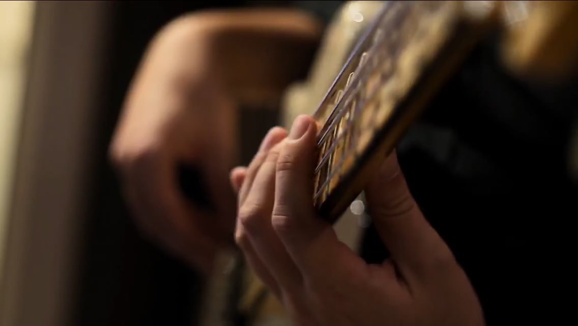 RiccardoAlbori's tweet photo. Fotogrammi dal videoclip di Mother, in uscita prossimamente. ⚡️⚡️⚡️
#RecordingStudio #RockNRoll #Venice #Fender #BassPlayer #FenderJazzDeluxeV #RiccardoAlbori #Hands #HandsAtWork #VideoFrame https://t.co/o7OIwozTNP