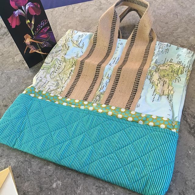 thequiltmachine's tweet photo. I have received a pressie in the mail how awesome is this eco bag thanks @bronwyn53 it’s great Thanks also to everyone who put this little swap together between our guilds @brisbanemqg @melbmqg #2018envirobagswap #veryhappy https://t.co/fNqN4oshxN https://t.co/63yw2Lj7jE