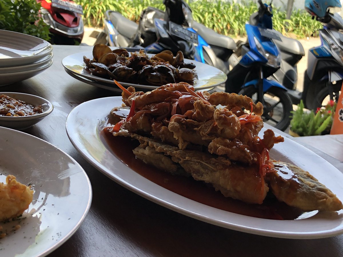 agusromli's tweet photo. Ada rumah makan namax jaran goyang https://t.co/mpMIY4BFbf