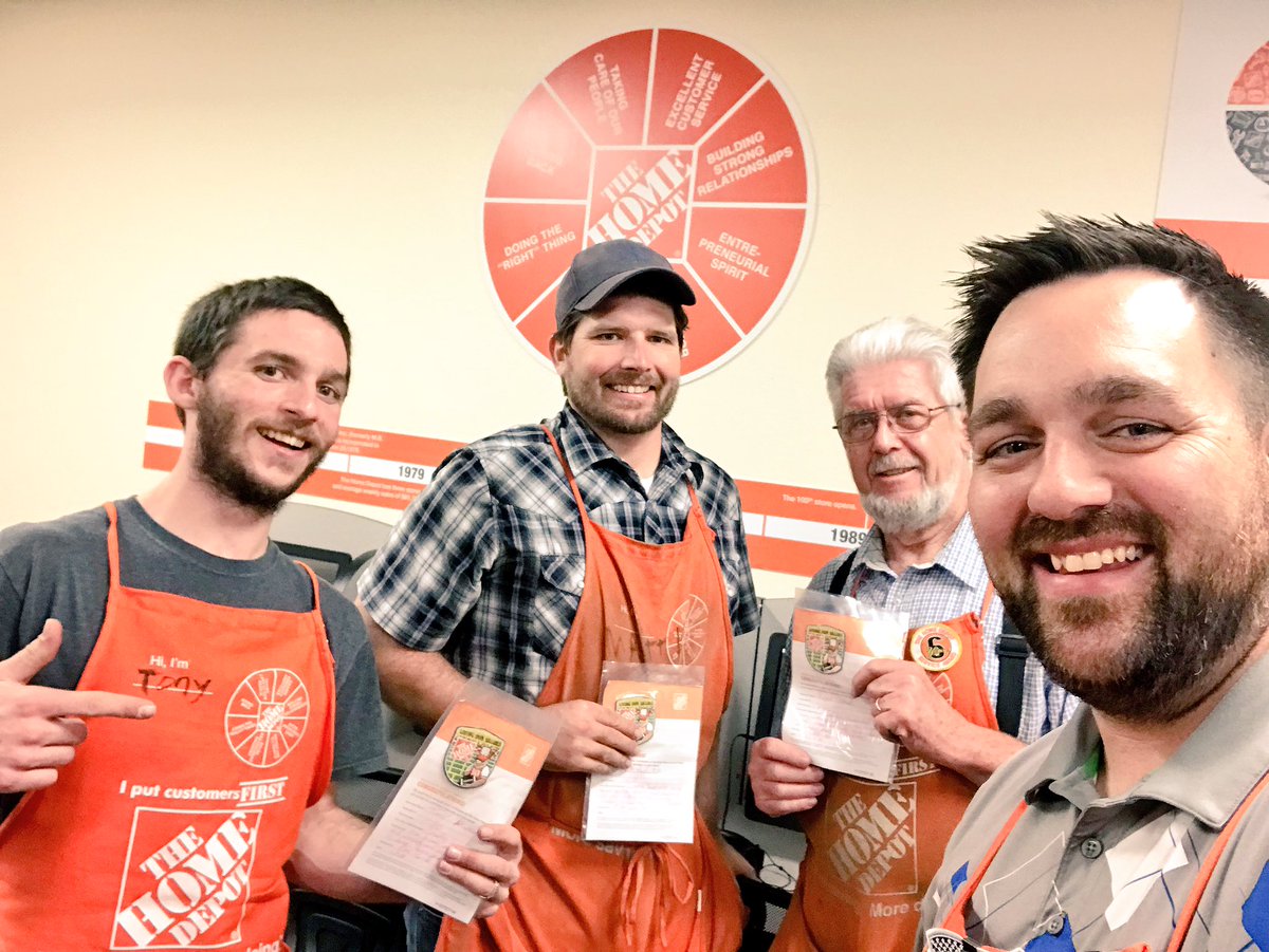 mattjensen93's tweet photo. These guys kick butt as 🚂 freight trains! Got the pleasure of slammin’ a truck with them tonight! Thanks for all you do Tony, Matt &amp; Roger! Keep killin’ it! #FreightAppreciation #D38🧡 #throwsomemore #Team406 #D66PROUD #BeardedBeauties https://t.co/qirR0ZiAww