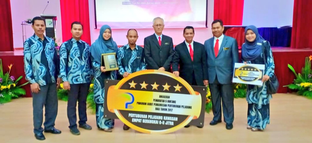 accdini's tweet photo. Tahniah!!!
4 PPK Penerima
Anugerah Penarafan 5 βββββ Program Audit Pengurusan PP
#teamAPlpp
#hariinovasipp2018 https://t.co/aDvBrGqr0R