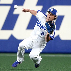 DragonsOfficial's tweet photo. 本日(8日)、第47回三井ゴールデン・グラブ賞の発表が行われ、外野手部門で中日ドラゴンズから平田良介選手、大島洋平選手が選出されましたのでお知らせいいたします。
平田選手は初受賞、大島選手は2年ぶり6回目の受賞となります。コメントなど詳しく↓
https://t.co/x0rWopmPQb https://t.co/Lsu64o8dsT