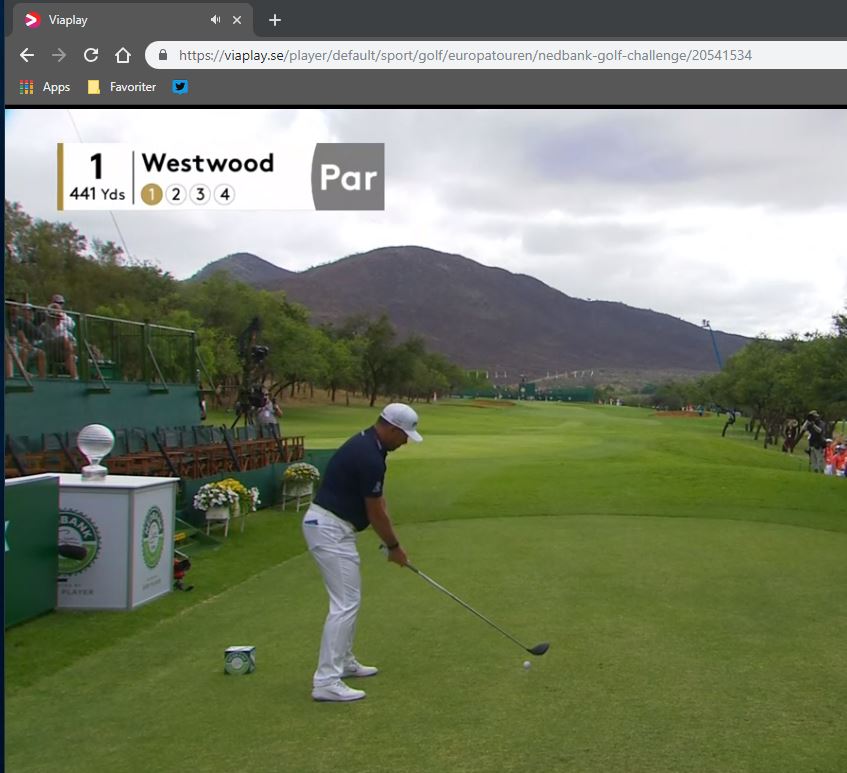 Jobba. Ha på @ViasatGolfSE i bakgrunden. Återigen höra de ack så kompetenta rösterna <a href="/hedblom14/">Peter Hedblom</a> och <a href="/assjostrand/">Anders Sjöstrand</a> svänga sig med orden "vilken makaron", "vilken smällkaramell", "vilket slag".
Blir en bra dag det här.