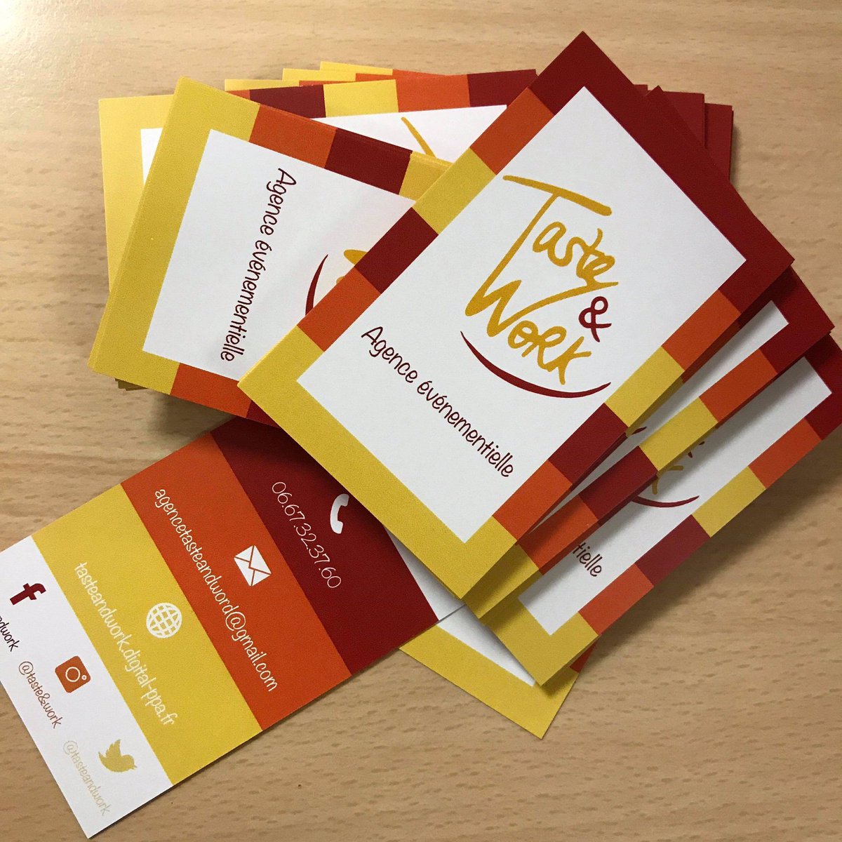 tasteandwork's tweet photo. Les cartes de visites sont arrivées fraîchement ce matin ! #bonnenouvelle #cartesdevisite #tasteandwork #communication #agence #foodlovers https://t.co/SJjdkRHlC5