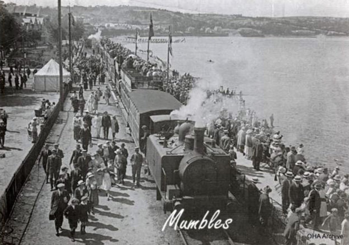 fine_swansea's tweet photo. #THROWBACKTHURSDAY
The Mumbles Regatta in the 1920s.  Arrive by steam train &amp; wear a hat. Who thinks it would be a fun idea to have a 1920s regatta next year? 
#BuyAHat 🎩#BuyACane 
#FixTheTrain 🚂#BetterNotRain
Photo courtesy of https://t.co/7E6pTSe4dR https://t.co/5MQifsI23L