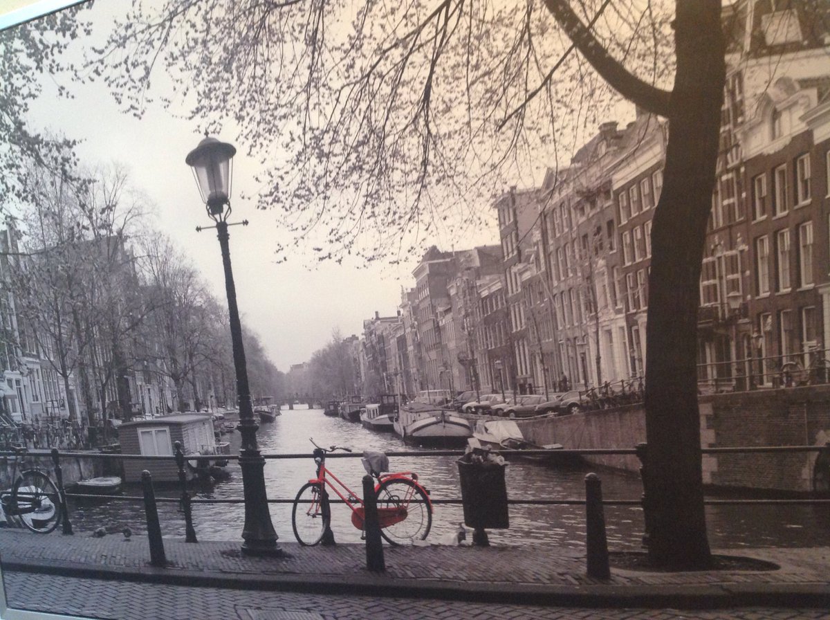 Wat hangt er bij mij in de gang? Jawel, één van de plus minus 470.000 ??🇨🇭🇨🇭🇨🇭🇨🇭🇨🇭