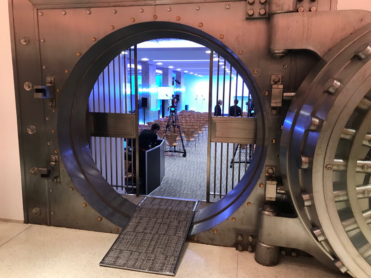 jimsterne's tweet photo. Presenting in a secure location, underground in Paris.        @AT_Internet⁩ #DAF2018 Digital Analytics Forum in Paris. https://t.co/14n2DgoBB9