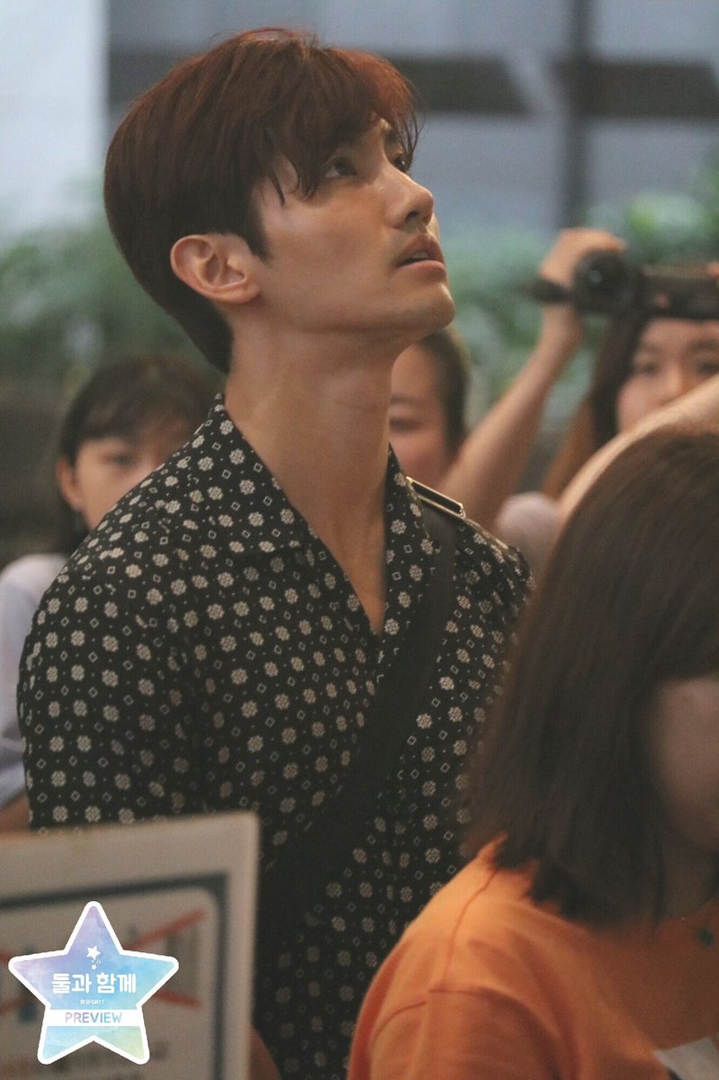 シムマヤ 最近ね チャンミンのうわぁかっこいい とかきゃーかわいい よりもね おでこや頬 や口のまわりあたりのね こうお肌の質感や痩け方やハリの年齢を感じれてしまう瞬間にドキッとしてしまうのですよ ほんとチャンミン好きになって