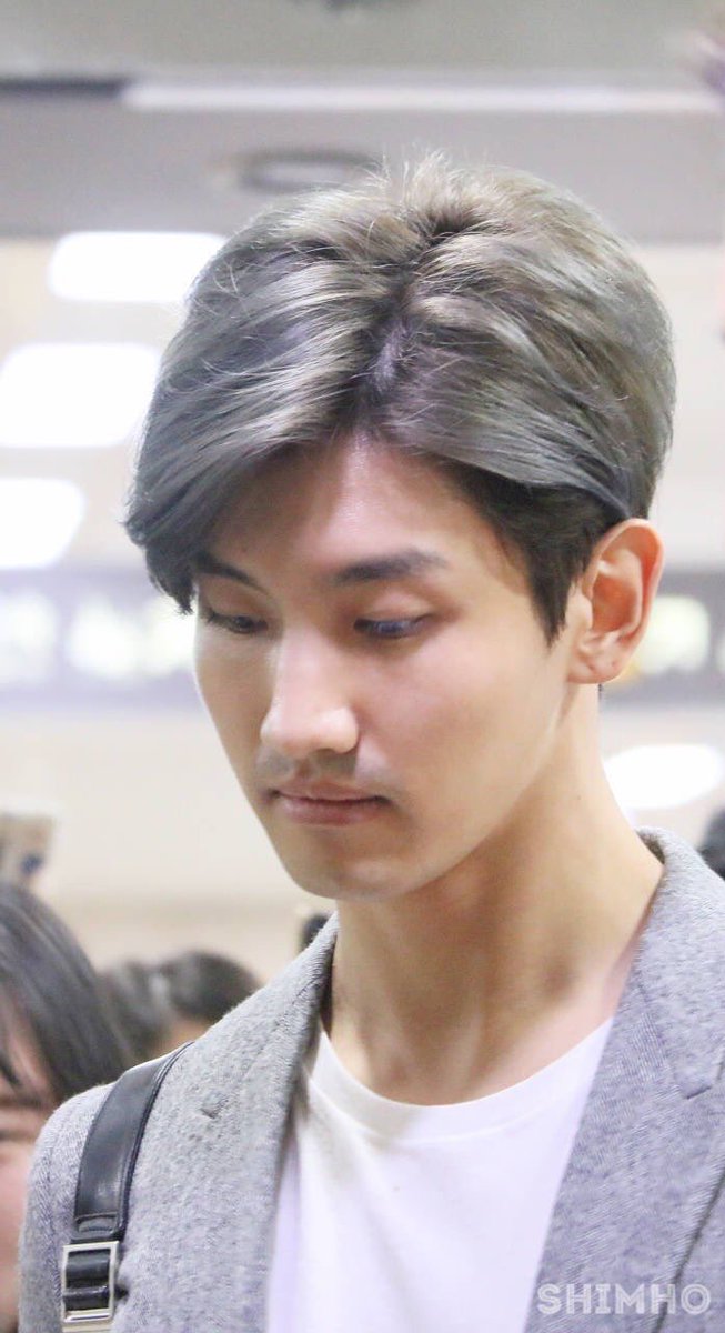 シムマヤ 最近ね チャンミンのうわぁかっこいい とかきゃーかわいい よりもね おでこや頬 や口のまわりあたりのね こうお肌の質感や痩け方やハリの年齢を感じれてしまう瞬間にドキッとしてしまうのですよ ほんとチャンミン好きになって