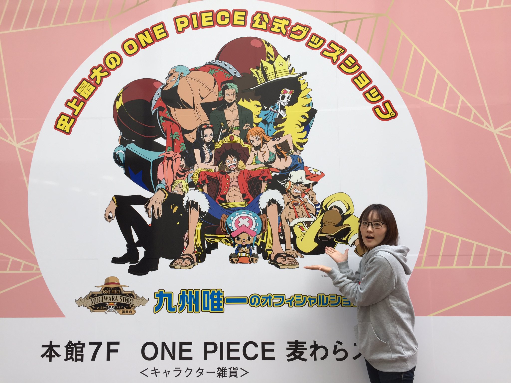 تويتر One Piece 麦わらストア福岡店 على تويتر ただ今福岡パルコ外 本館と新館の間の通りに 麦わらストアの巨大シートが出現しています 撮影ポイントとしてもオススメ 福岡へお越しの際はココもぜひチェックしてみてくださいね 6周年記念エコバッグも好評