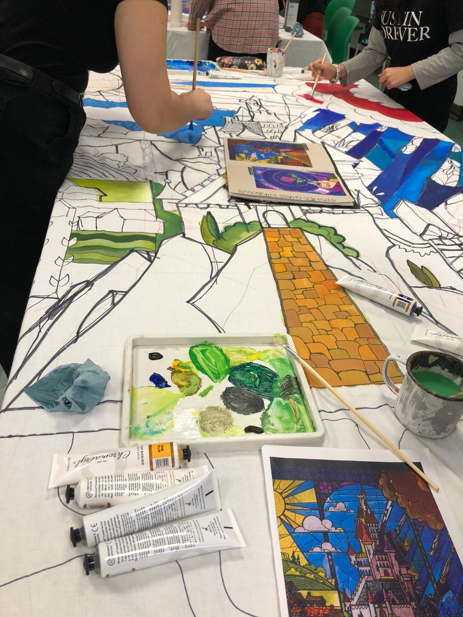 RicardsProd's tweet photo. Year 12 Scenic Painting slowly getting there 😍🎨 #BATB #youngpeipleinthearts #RR6 @RicardsTweets https://t.co/UqlnRikOAn