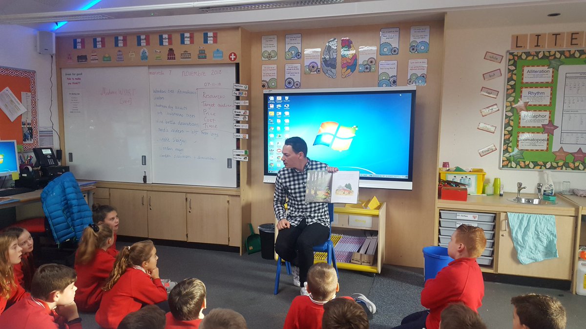MissHutcheson9's tweet photo. P7A were so lucky to have @laclassedechris spend the morning with us! We loved hearing about school life in France and listening to The Gruffalo in French too! @LfeeEurope #modernlangueages #friendship #partnerahip https://t.co/Mim1q6MWdU